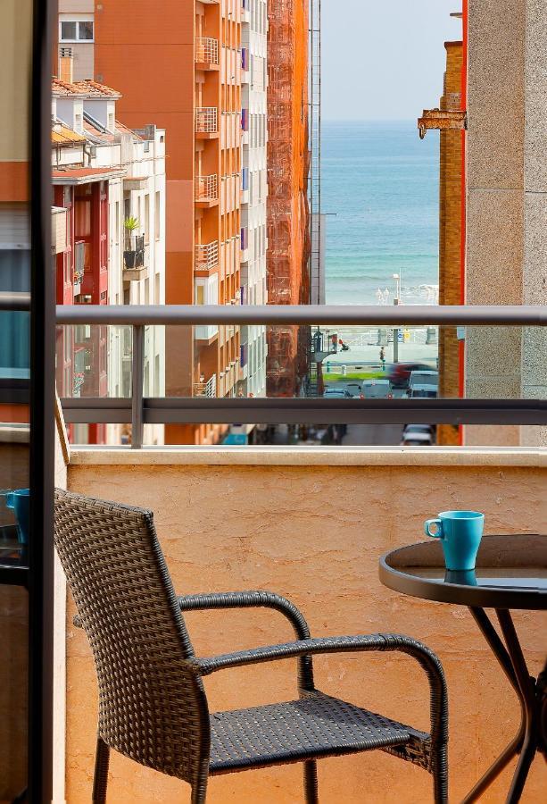 Apartamento Atico Con Terraza, Vistas Al Mar Y Parking En Playa De S Lorenzo Gijón